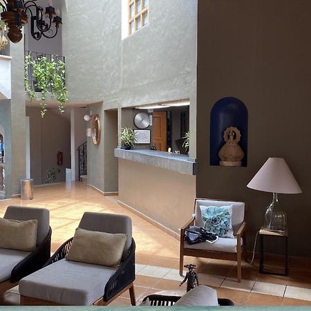 Hotel Camelinas Apatzingán de la Constitución Eksteriør bilde