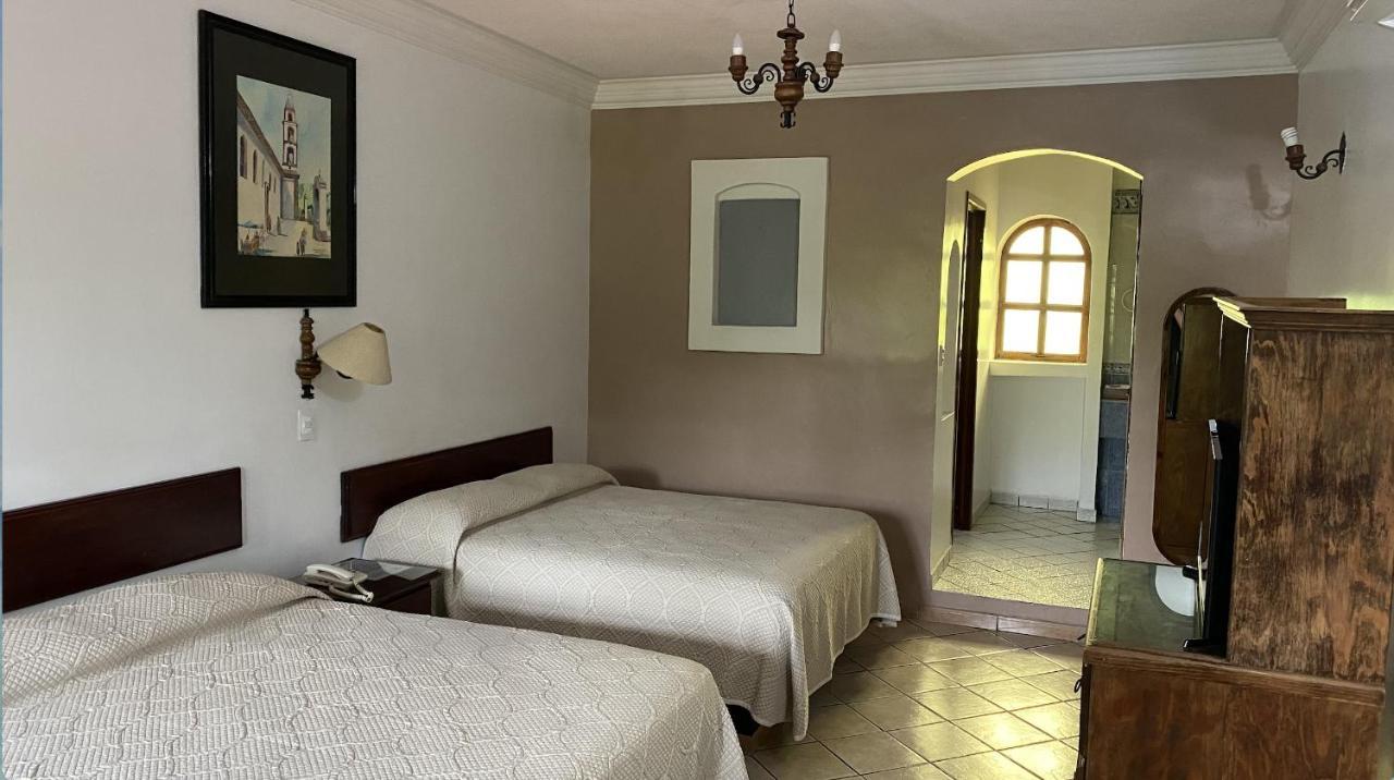 Hotel Camelinas Apatzingán de la Constitución Eksteriør bilde